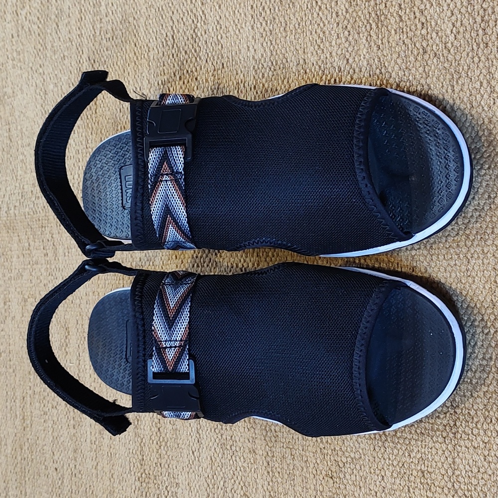 SALE!  MUK LUKS Sandals NWOT (was $18)